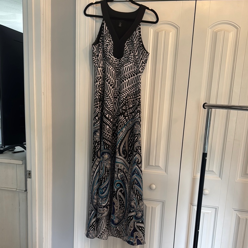 Elegant Black and White Patterned Maxi Dress